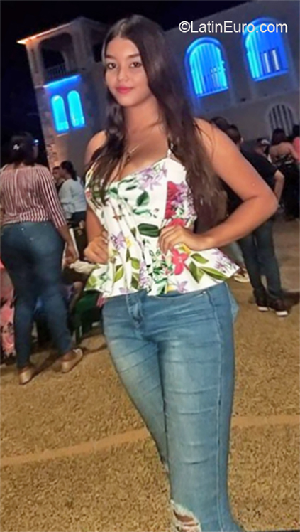 Date this passionate Colombia girl Marcela from Barranquilla CO25985