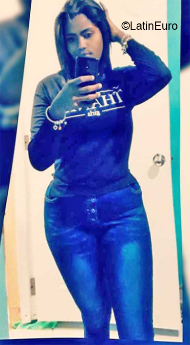 Date this charming Dominican Republic girl Luz maria from Santo Domingo DO35910