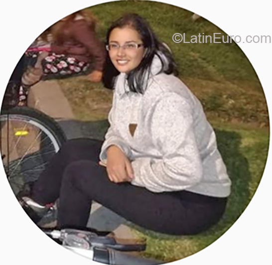 Date this hot Colombia girl Yeraldin from Bogota CO26005