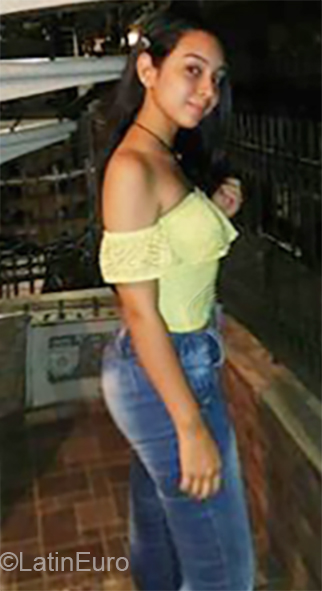 Date this funny Colombia girl Angi from Cali CO26025