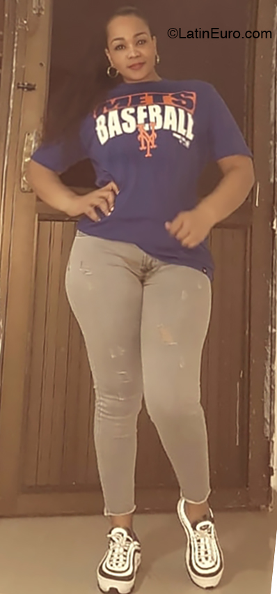 Date this happy Colombia girl Ana maritza from Buenaventura CO26053