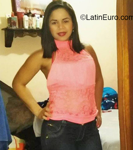 Date this young Colombia girl Desireth from Medellin CO26055