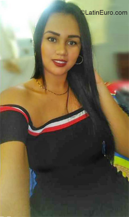 Date this stunning Colombia girl Angie from cali CO26057