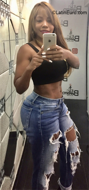 Date this funny Dominican Republic girl Yakira from Santo Domingo DO36075