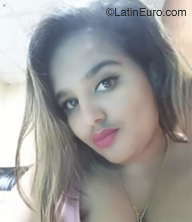 Date this nice looking Cuba girl Karina from Havana CU597