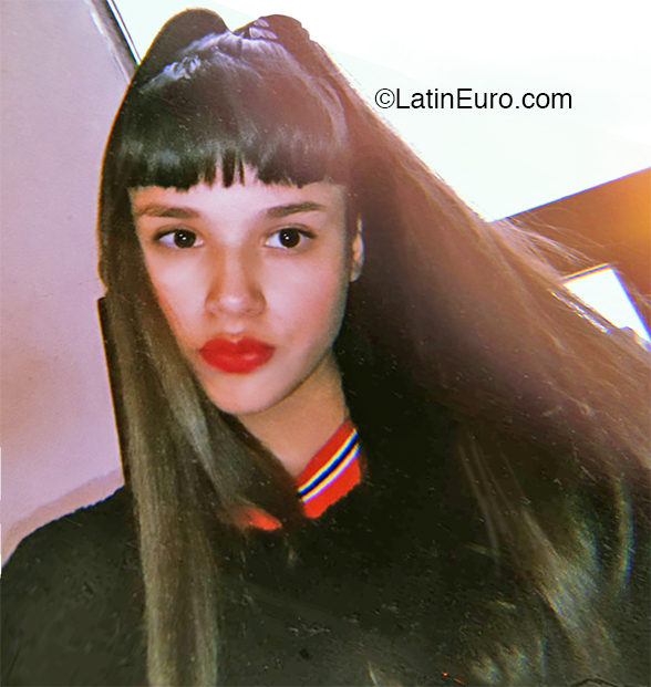 Date this pretty Argentina girl Angela from Buenos Aires AR239