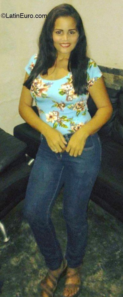 Date this nice looking Venezuela girl Jaki from Maturin VE2710