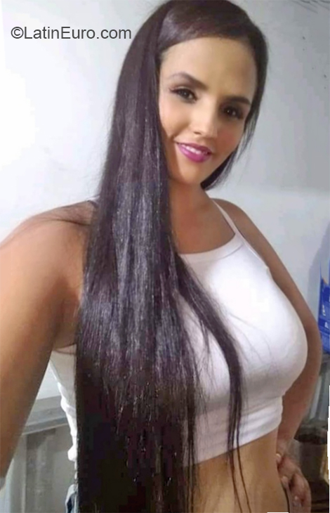Date this pretty Colombia girl Evelyn from Medellin CO26078