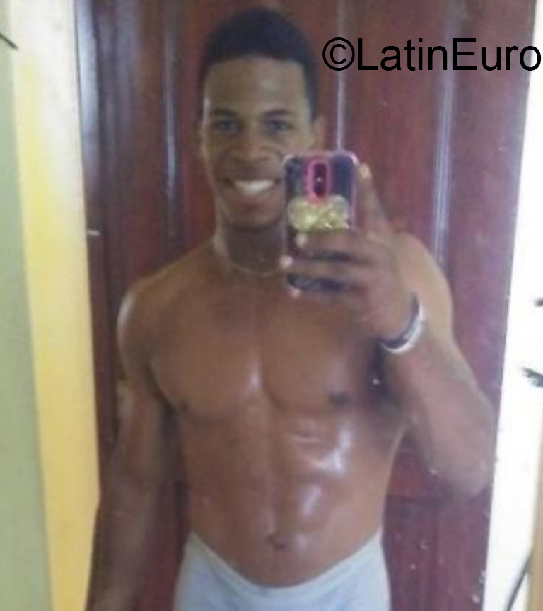 Date this tall Dominican Republic man Juan from Santo Domingo DO36131