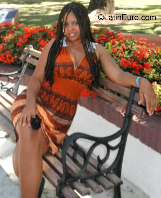 Date this happy Dominican Republic girl Yoli from Santo Domingo DO36136