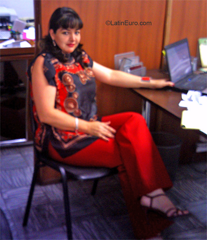 Date this stunning Colombia girl Yimena from Cali CO26093