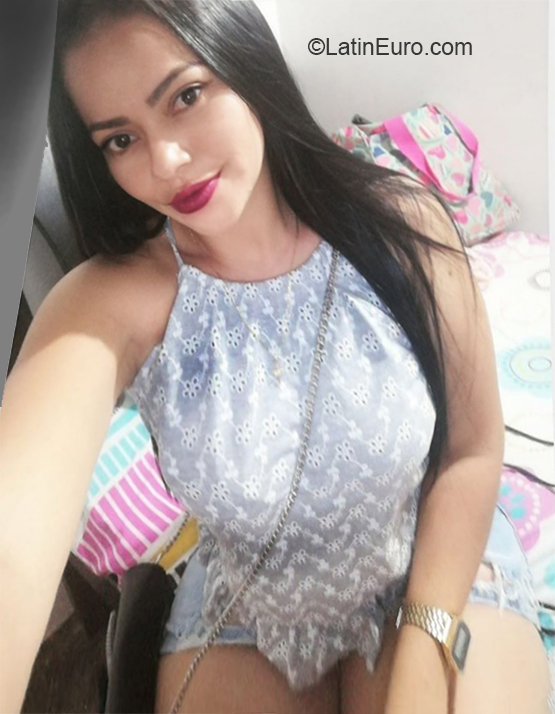 Date this good-looking Colombia girl Yasmin from Medellin CO26126