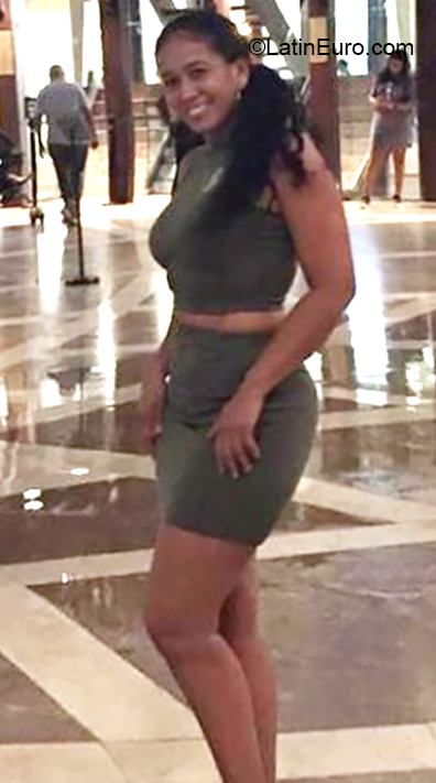 Date this lovely Colombia girl Verlis from Cartagena CO26139