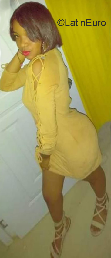 Date this happy Dominican Republic girl Haidy from Santo Domingo DO36222