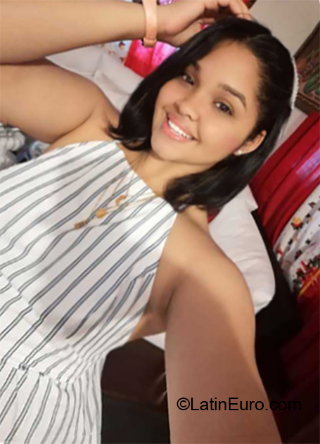 Date this beautiful Dominican Republic girl Corel from Santo Domingo DO36236
