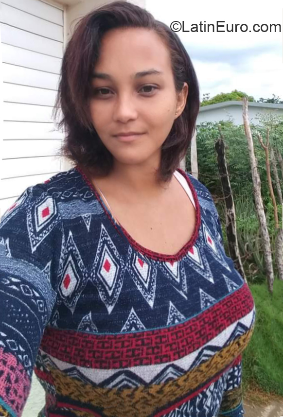 Date this gorgeous Dominican Republic girl Isis from Valverde Mao DO36251