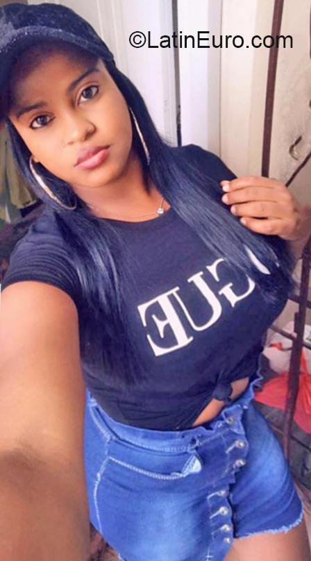 Date this hard body Dominican Republic girl Yahara from Santo Domingo DO36273