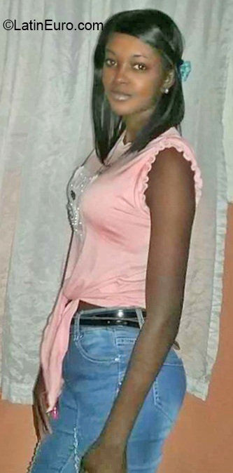 Date this fun Dominican Republic girl Dari from Santiago Rodriguez DO36315