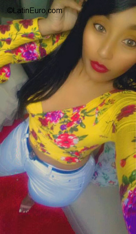 Date this hot Dominican Republic girl Elizabeth from Santiago DO36328