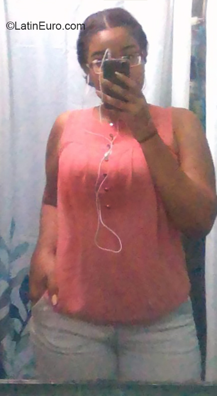 Date this happy Venezuela girl Aksra from Caracas VE2745