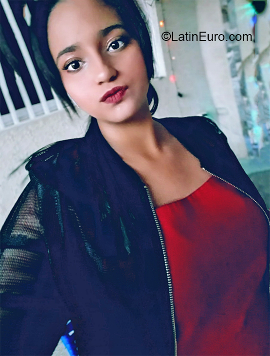 Date this good-looking Venezuela girl Johanna from Maracaibo VE2754