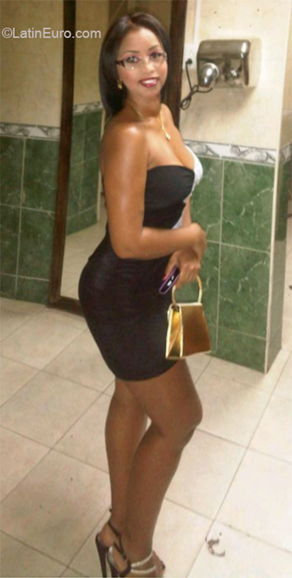 Date this pretty Venezuela girl Victotiria from Caracas VE2755