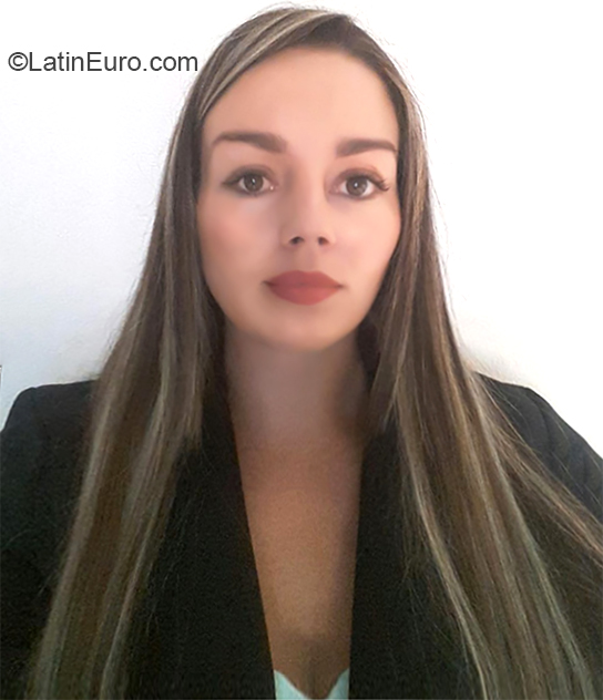 Date this good-looking Colombia girl Yuri from Pereira CO26217