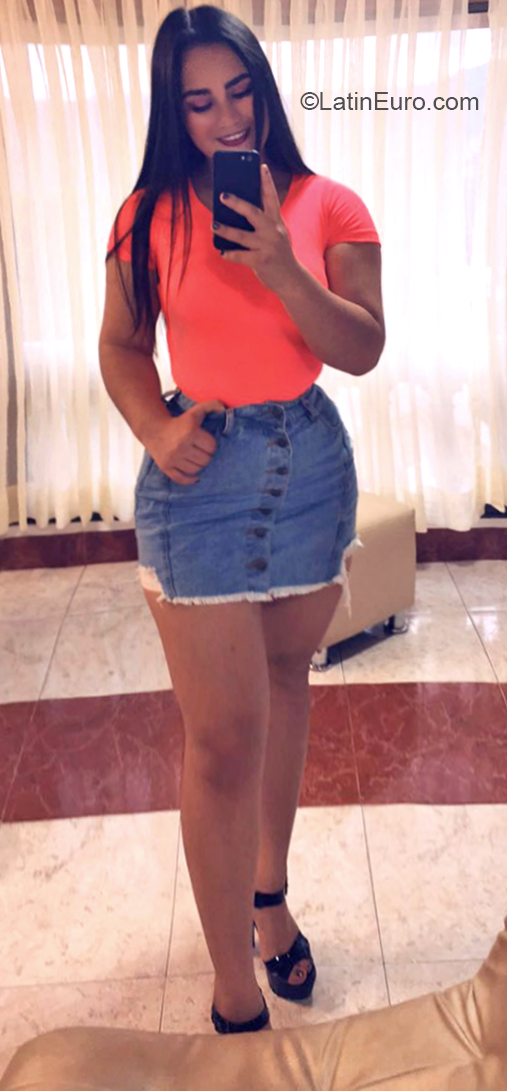 Date this stunning Colombia girl Yeimi from Cali CO26224
