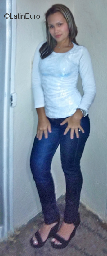 Date this young Venezuela girl Flor from Ciudad Guayana VE2760