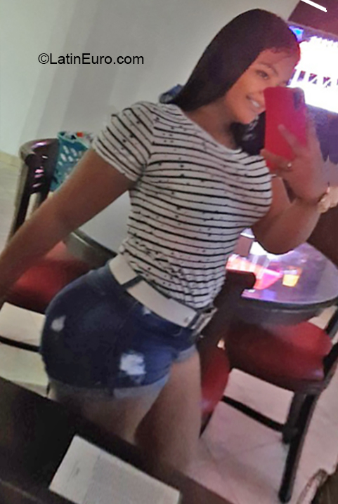 Date this exotic Colombia girl Alexandra from Medellin CO26233