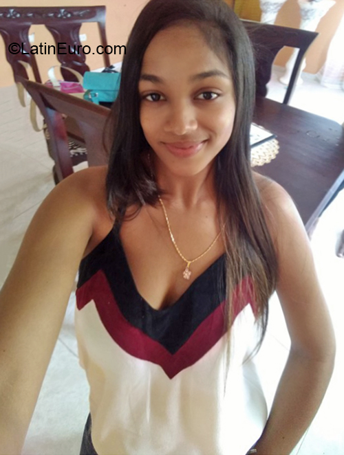 Date this charming Dominican Republic girl Esmeraly from Santo Domingo DO36446