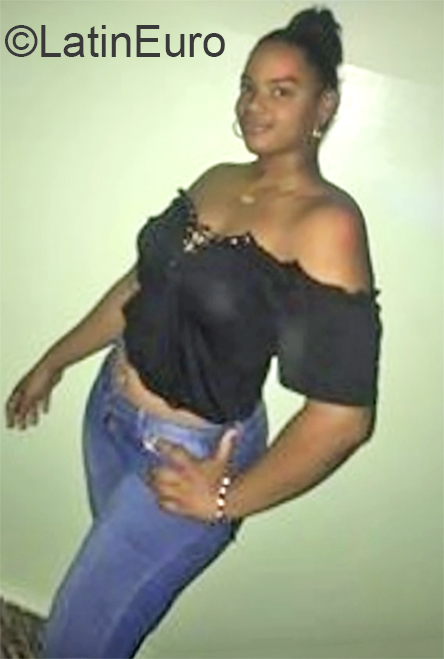 Date this stunning Dominican Republic girl Arleny from La Vega DO36451