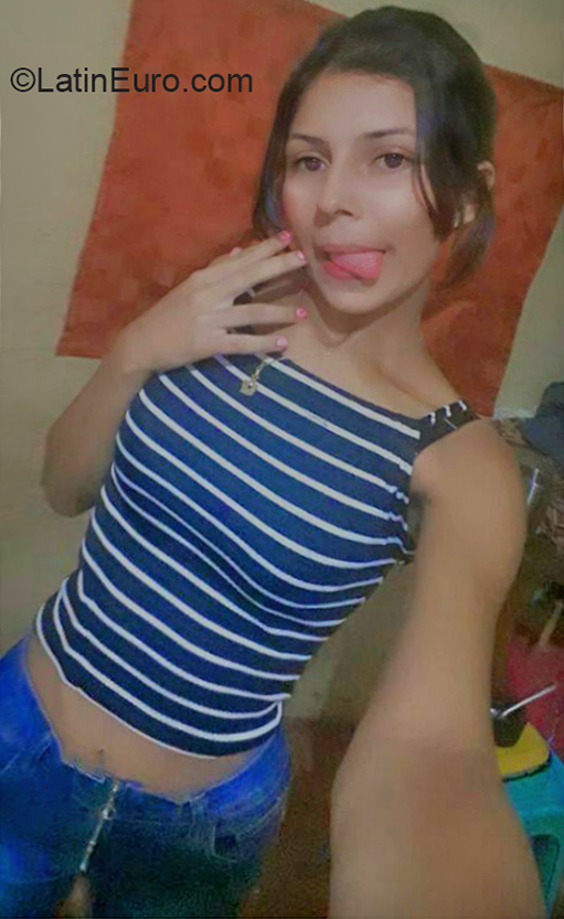 Date this georgeous Venezuela girl Angelicadreams from Bolivar VE2767