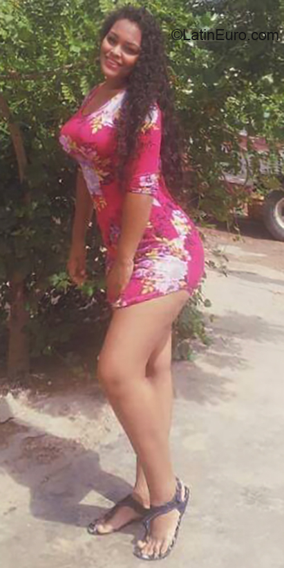 Date this pretty Venezuela girl Wilmery from Falcon VE2776