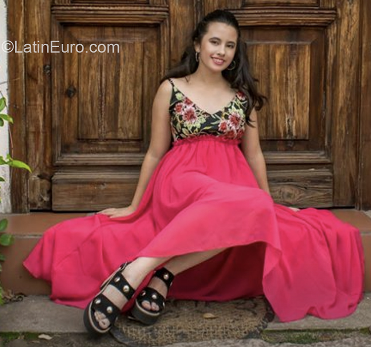 Date this funny Argentina girl Giuli from Mendoza AR257