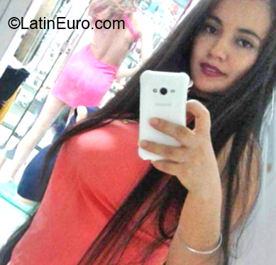 Date this happy Colombia girl Maria from Cali CO26299