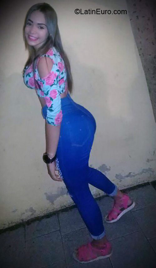 Date this gorgeous Venezuela girl Ziku from Valencia VE2803