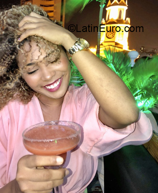 Date this attractive Colombia girl Valentina from Cartagena CO29284