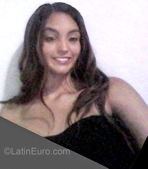 Date this foxy Venezuela girl Sofia from Caracas VE2807