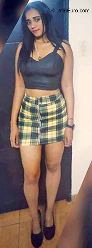 Date this foxy Colombia girl Luciana from Bogota CO27099