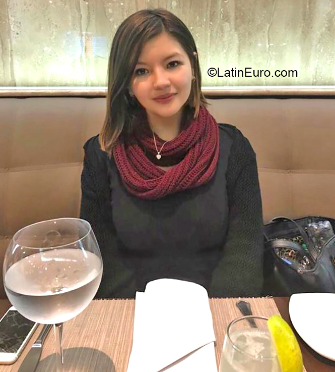 Date this attractive Ecuador girl Diana from Quito EC394