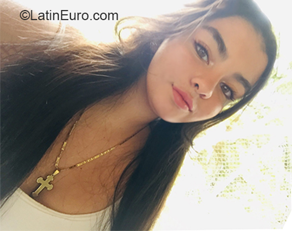 Date this foxy Colombia girl Paula Andrea from Medellin CO26368