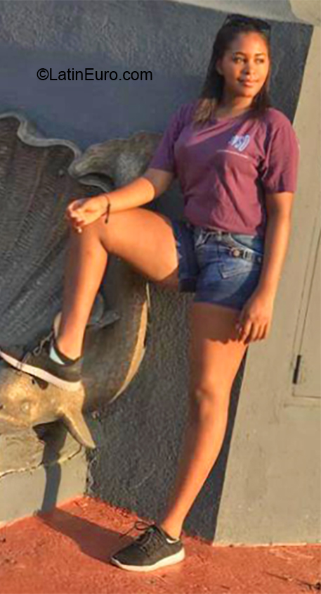 Date this passionate Dominican Republic girl Ambar from Santo Domingo DO36761