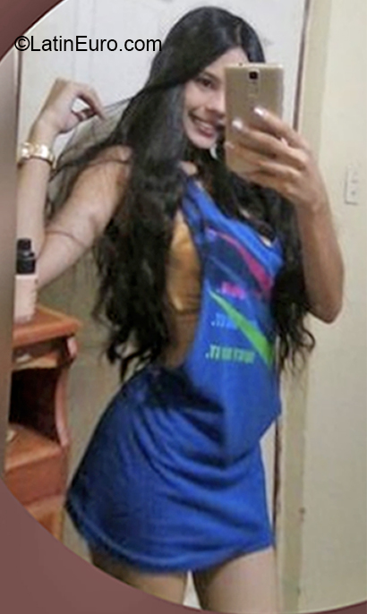 Date this nice looking Venezuela girl Michelle from Maracaibo VE2827
