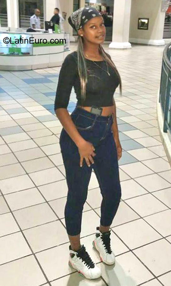 Date this charming Dominican Republic girl Claudia from Santo Domingo DO36807