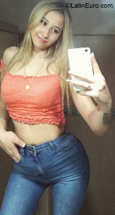 Date this tall Argentina girl Yenin from Buenos Aires AR288