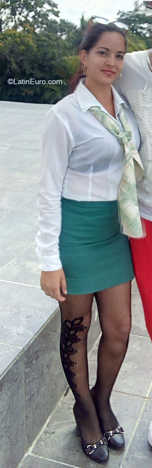 Date this georgeous Cuba girl Mely from Havana CU635