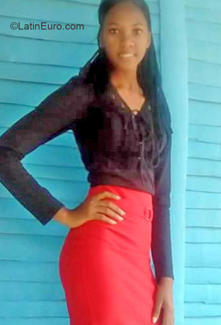 Date this nice looking Dominican Republic girl Yoelina from Monte Plata DO36872