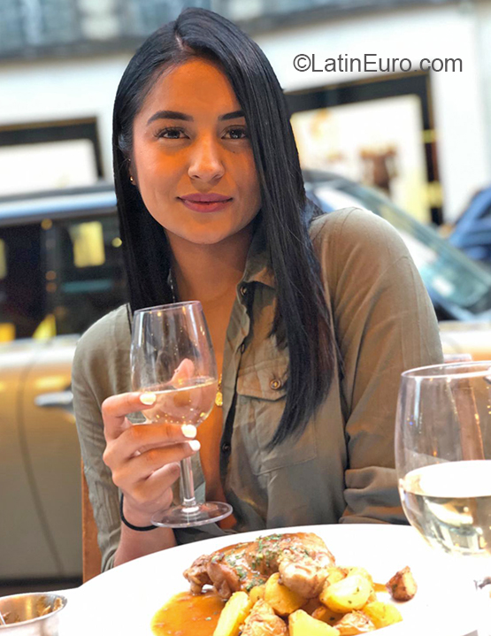 Date this athletic Colombia girl Natalia from Medellin CO26452