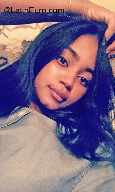 Date this fun Dominican Republic girl Thalia from Santo Domingo DO36888